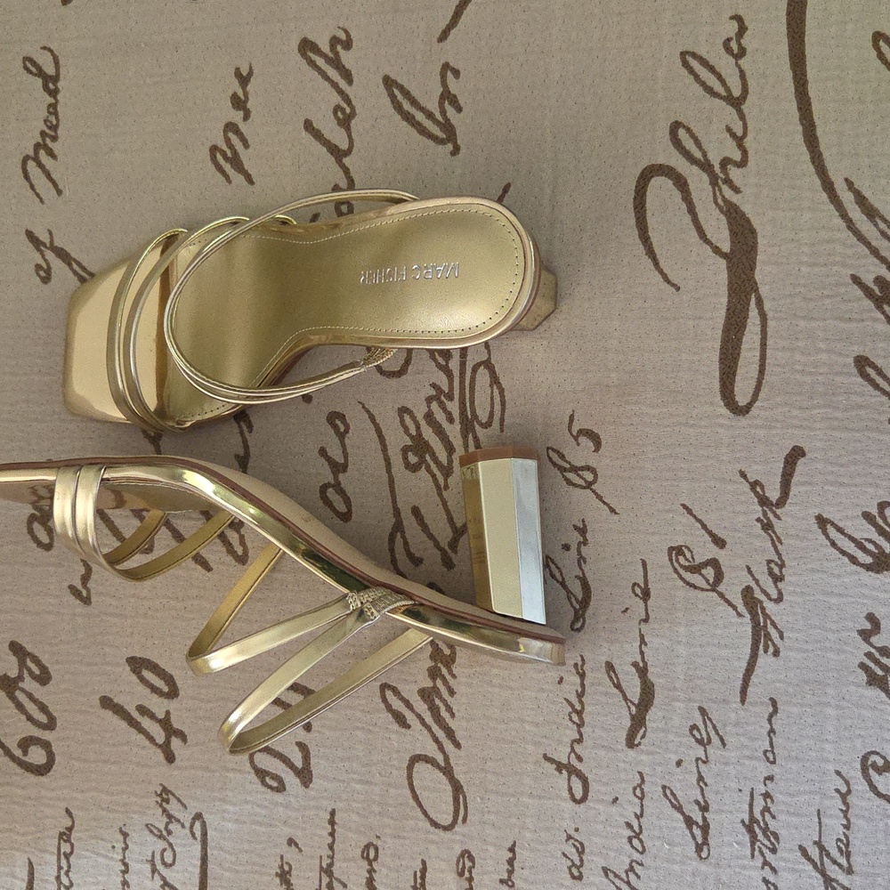 Marc Fisher Gold Strappy Sandaks NEW Size 8.5